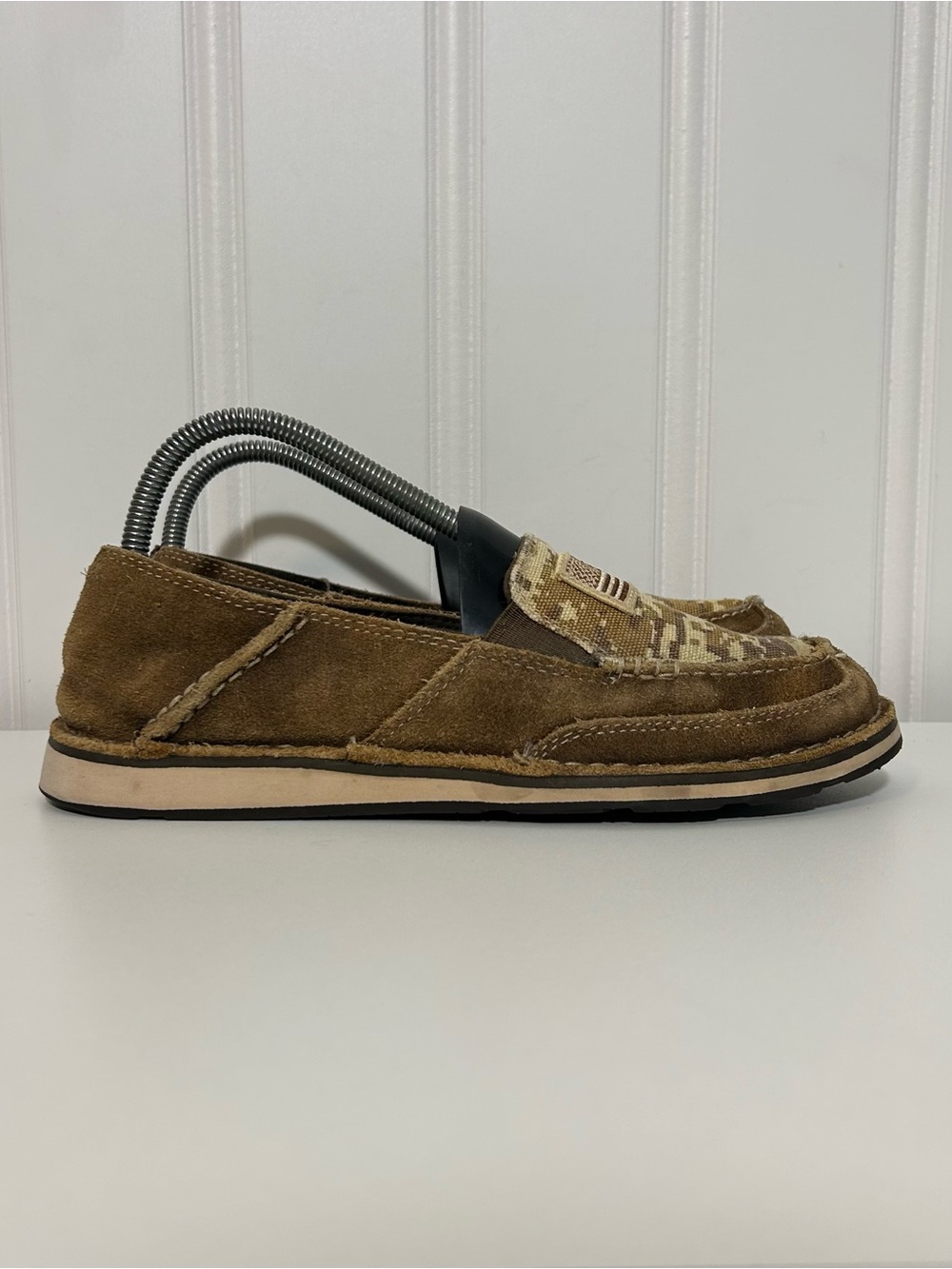 Ariat cruiser camo tan American flag brown